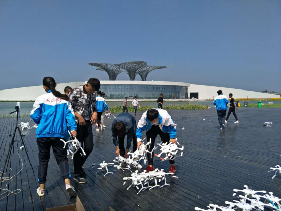 衡水市职教中心青年志愿者助力河北省首届园博会10.png
