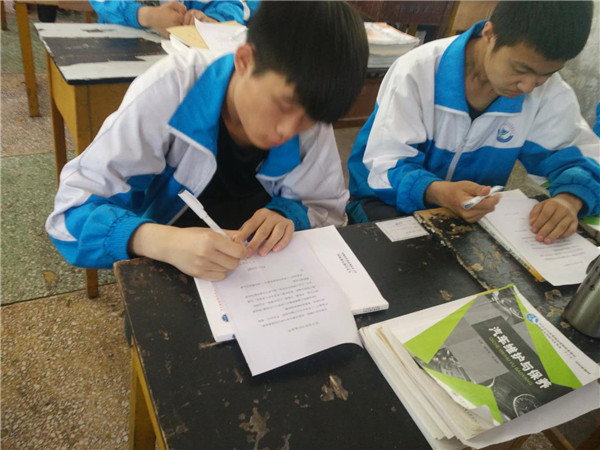 01签订安全责任书.jpg