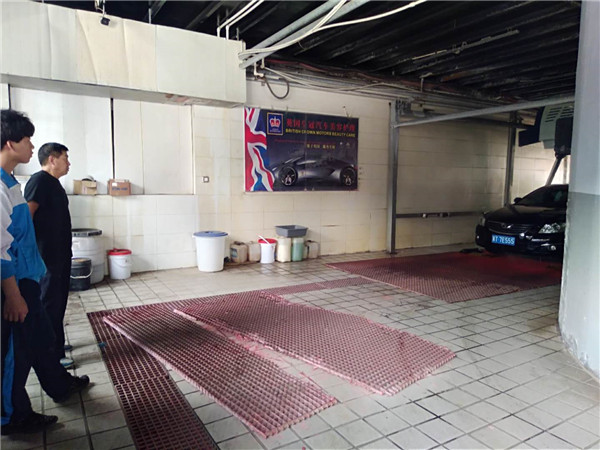 3参观洗车区.jpg